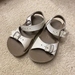 White SunSan Saltwater Surfer size 6